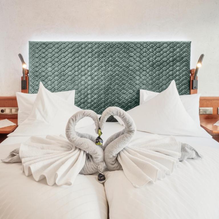 Hotel Alpenjuwel 4 Sterne Superior - Deluxe Doppelzimmer mit Dusche - 2