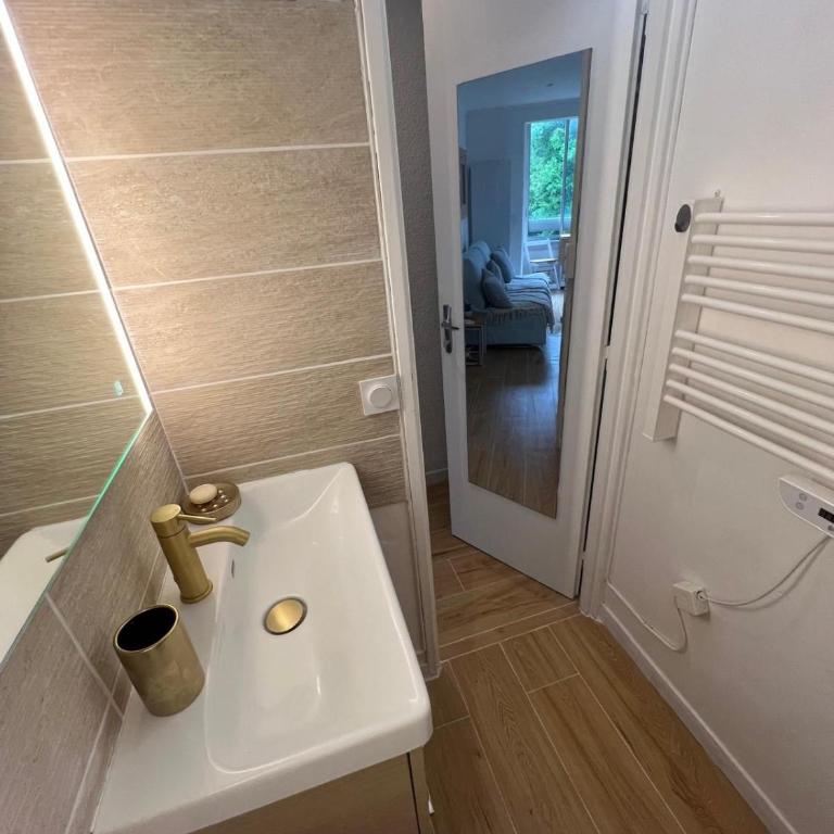 Studio cosy à 200m de la mer! - Studio-Apartment mit 1 Doppelbett - 13