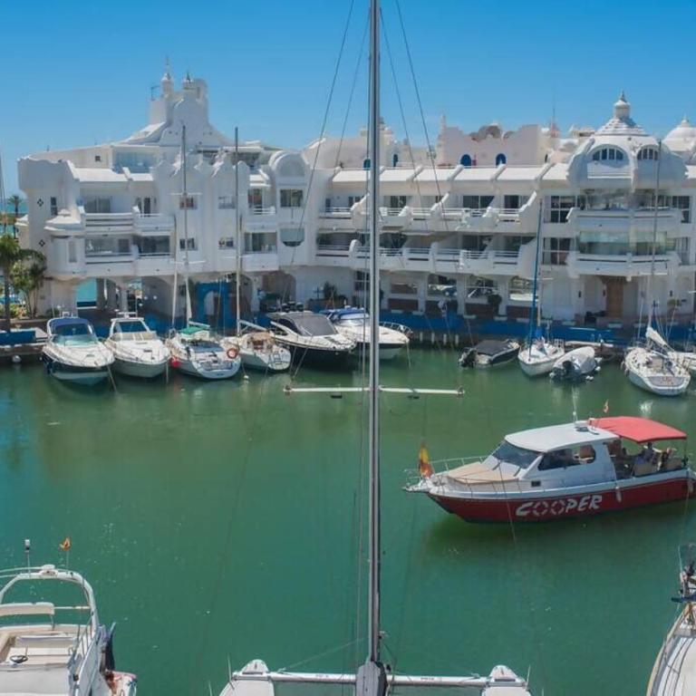 Fantastic seaviews & pool, close to beach - Two-Bedroom Apartment with Balcony and Sea View - 27