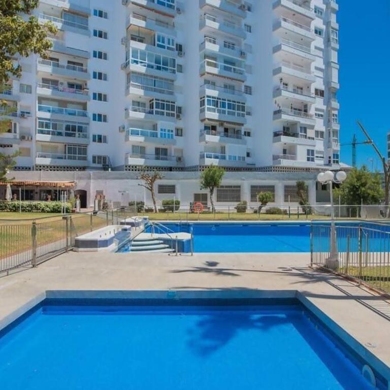 Fantastic seaviews & pool, close to beach - Two-Bedroom Apartment with Balcony and Sea View - 16