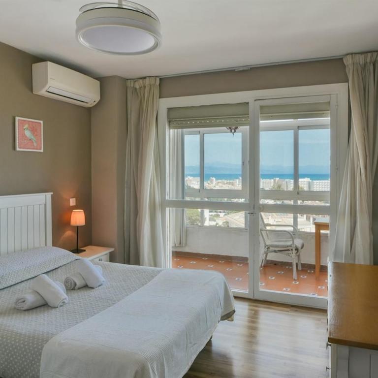 Fantastic seaviews & pool, close to beach - Two-Bedroom Apartment with Balcony and Sea View - 1