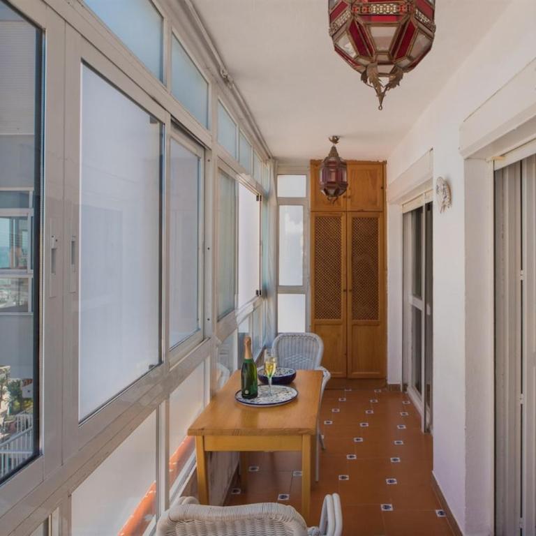 Fantastic seaviews & pool, close to beach - Two-Bedroom Apartment with Balcony and Sea View - 24