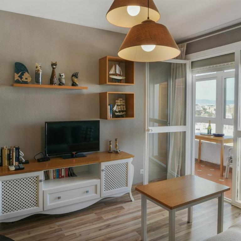 Fantastic seaviews & pool, close to beach - Two-Bedroom Apartment with Balcony and Sea View - 26