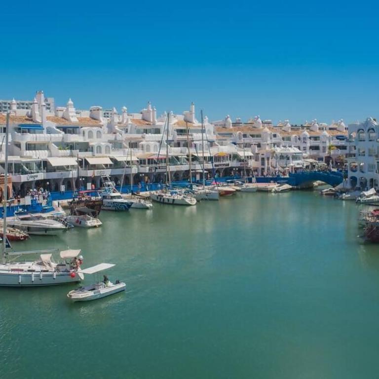 Fantastic seaviews & pool, close to beach - Two-Bedroom Apartment with Balcony and Sea View - 30