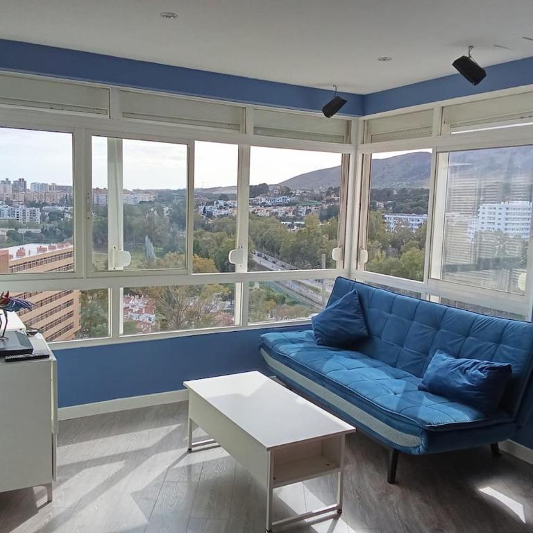 Paradise in Torremolinos Malaga, Recep 24 h, Swimming Pool, near to the beach, city center and airport, train, bus, taxi - Apartamento - 5