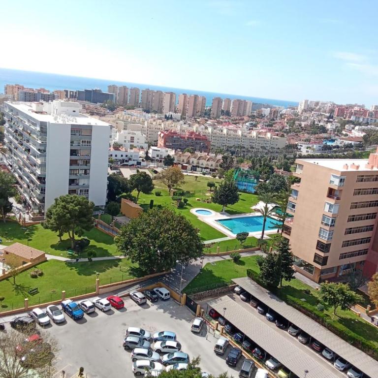 Paradise in Torremolinos Malaga, Recep 24 h, Swimming Pool, near to the beach, city center and airport, train, bus, taxi - Apartamento - 45