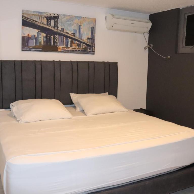 Hotel Inambu Villavicencio - Habitación con cama extragrande. - 5