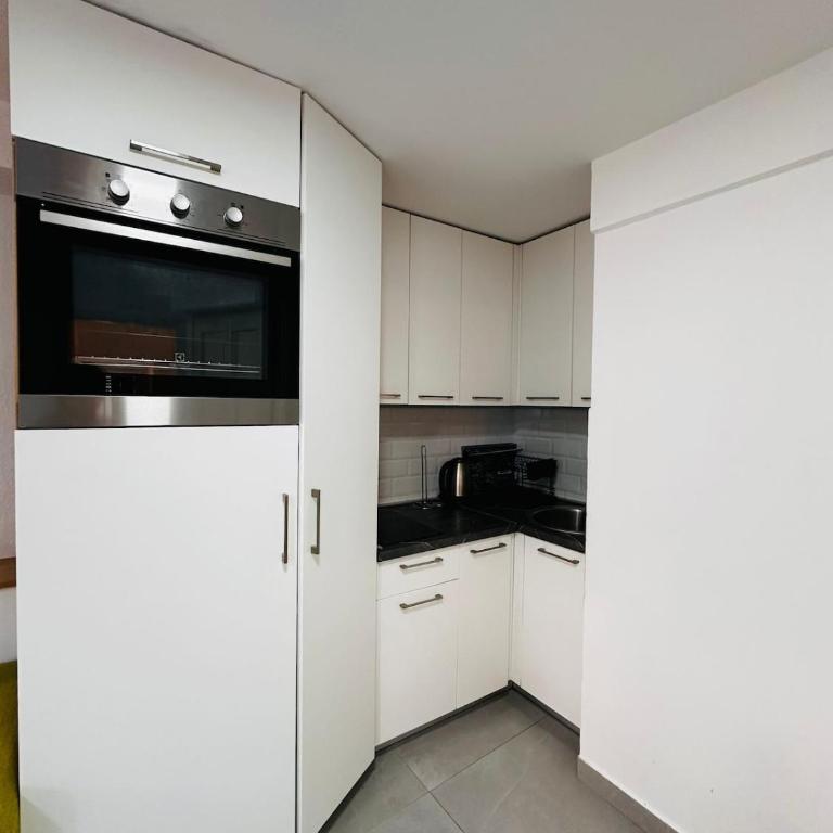 2 Charming Apartment in Kotor Old Town - One-Bedroom Apartment - 12
