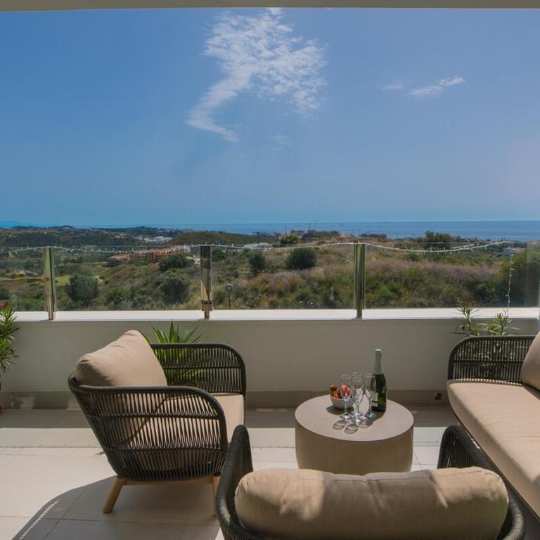 Split-level apartment with spa & private rooftop - Two-Bedroom Apartment with Terrace and Sea View - 9