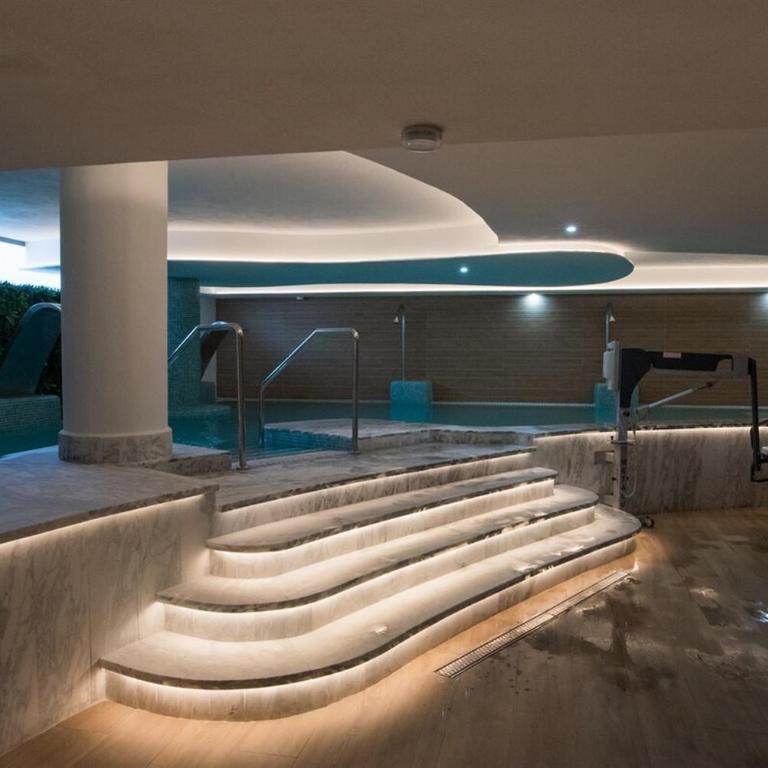 Split-level apartment with spa & private rooftop - Two-Bedroom Apartment with Terrace and Sea View - 42