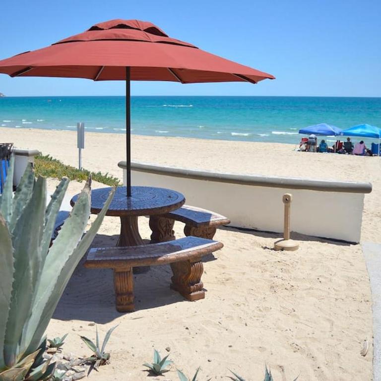 Great for Families 5 Bedroom on Sandy Beach - Casa - 1