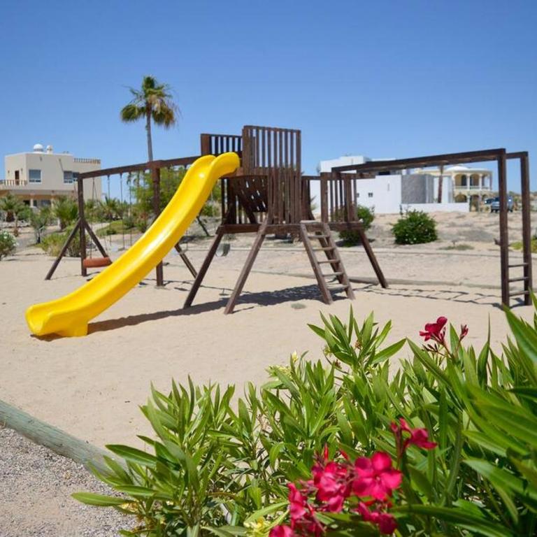 Great for Families 5 Bedroom on Sandy Beach - Casa - 11