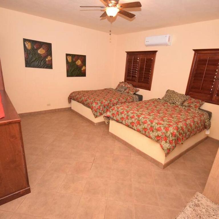 Great for Families 5 Bedroom on Sandy Beach - Casa - 15