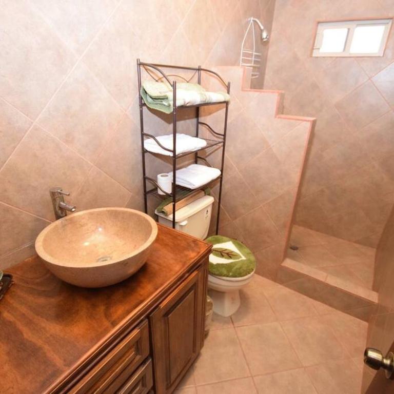 Great for Families 5 Bedroom on Sandy Beach - Casa - 19