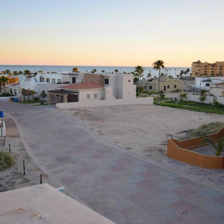 Great for Families 5 Bedroom on Sandy Beach - Casa - 26