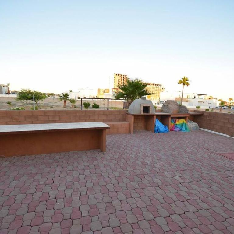 Great for Families 5 Bedroom on Sandy Beach - Casa - 27