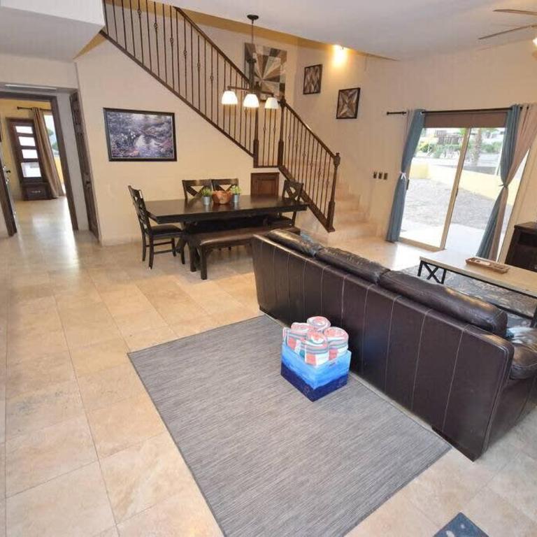 Perfect Beach Home with Style on Sandy Beach - Casa - 13