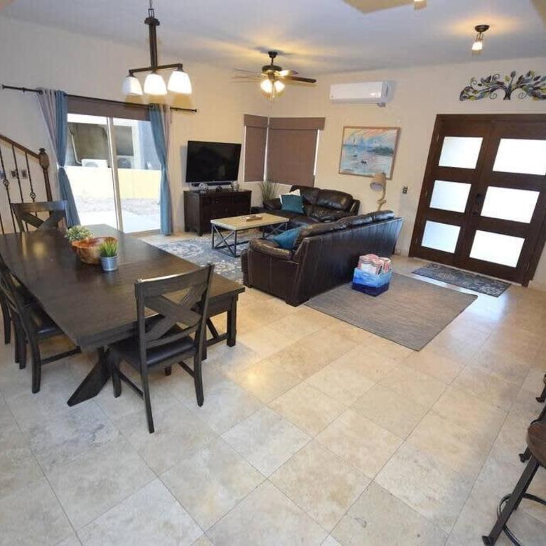 Perfect Beach Home with Style on Sandy Beach - Casa - 12