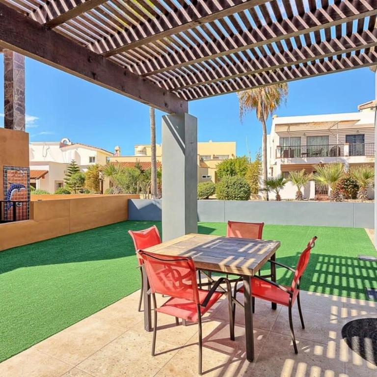 Perfect Beach Home with Style on Sandy Beach - Casa - 20