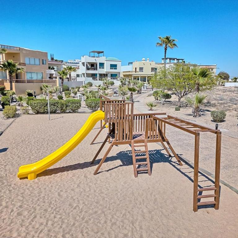Perfect Beach Home with Style on Sandy Beach - Casa - 47
