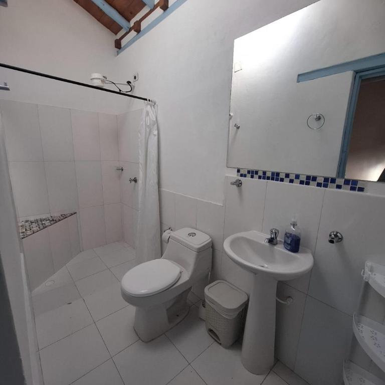 Hotel Villa Paz - Habitación Familiar con baño privado - 4