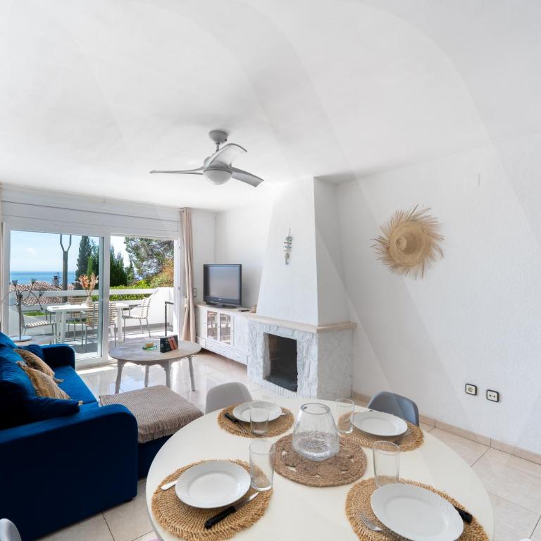 Bel Appartement avec Piscine Commune, Roses, Dulce vida 1 by Welhomy - Two-Bedroom Apartment - 9