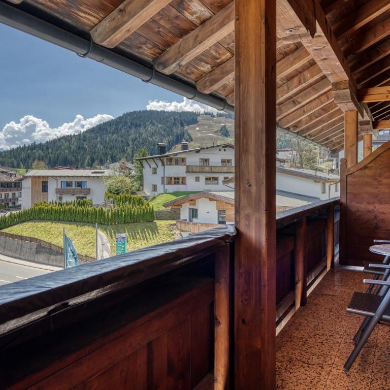 Boutiquehotel ZOMM - Culinary Hideaway - Apartment mit 1 Schlafzimmer und Balkon sowie Badewanne - 2