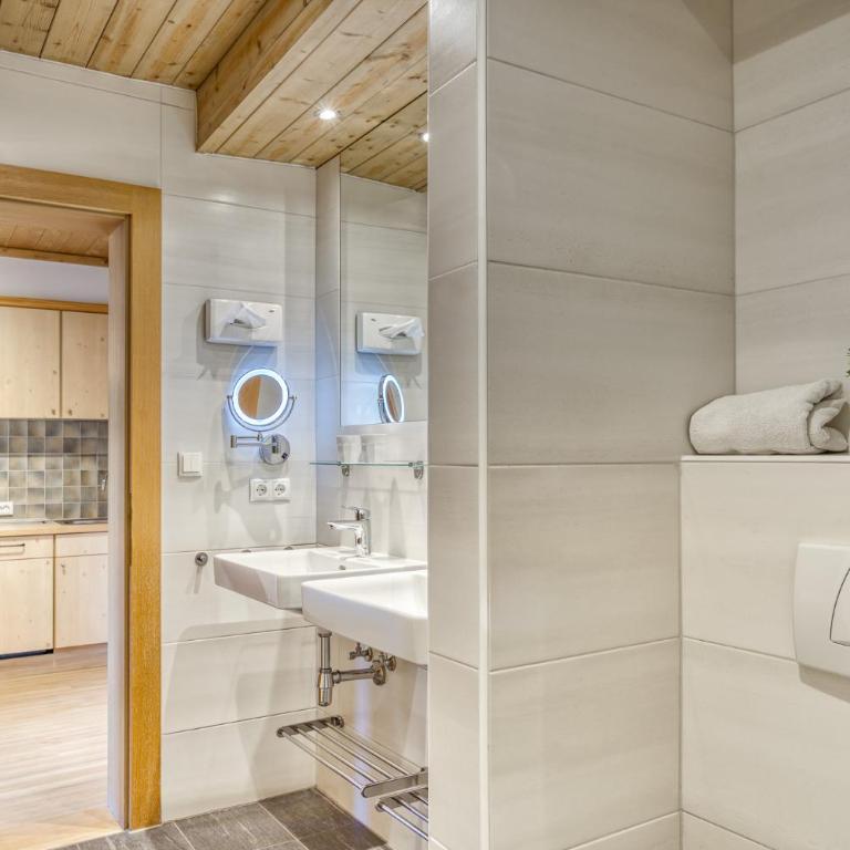 Boutiquehotel ZOMM - Culinary Hideaway - Apartment mit 1 Schlafzimmer, Kinderzimmer und Balkon - 13