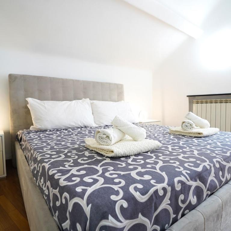 Airport & Sea, Large Music-Themed Apartment - One-Bedroom Apartment - 1