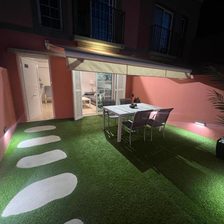 La Casa de Gala - Two-Bedroom Apartment with Terrace - 3