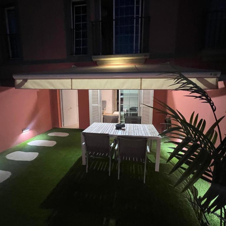 La Casa de Gala - Two-Bedroom Apartment with Terrace - 4