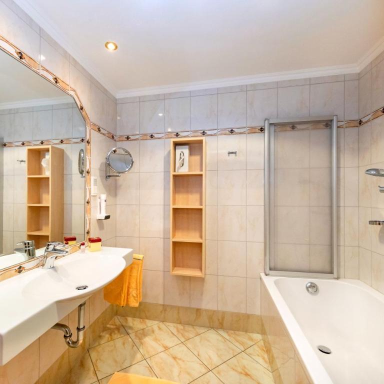 Berg & SPA Hotel Urslauerhof - Junior Suite mit Balkon - 9