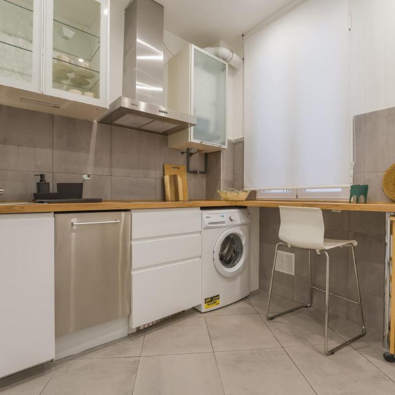 Stunning Stylish - 2BD 1BT - Chamberí - Two-Bedroom Apartment - 4