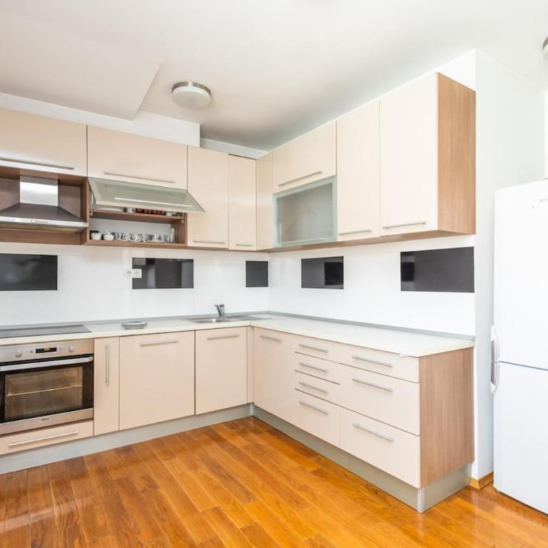 Spacious Apartment in Downtown - Apartman sa 3 Spavaće Sobe - 11