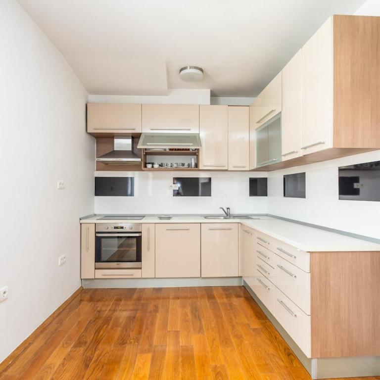 Spacious Apartment in Downtown - Apartman sa 3 Spavaće Sobe - 12
