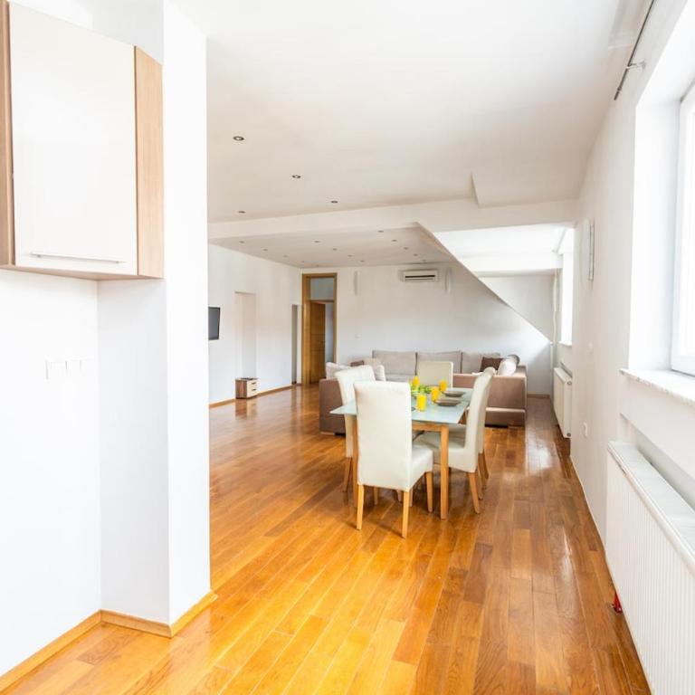 Spacious Apartment in Downtown - Apartman sa 3 Spavaće Sobe - 9