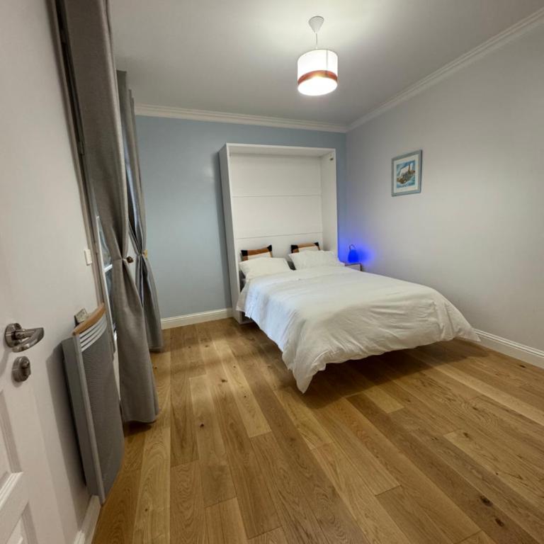 Au coeur du marché Poncelet et à 2 pas de l'Arc de Triomphe - appartement 6 personnes et 1 bébé, sdb, 2 WC - Appartement 2 Chambres - 7