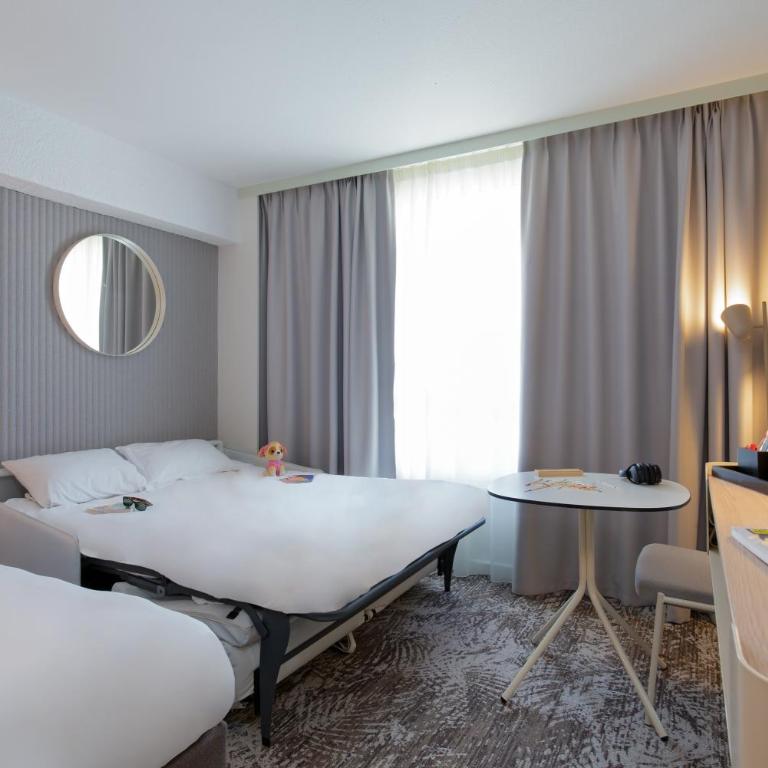 Novotel Aix-en-Provence Pont de L'Arc - Chambre Familiale avec 1 Lit Double et 1 Canapé (2 Personnes) - 8