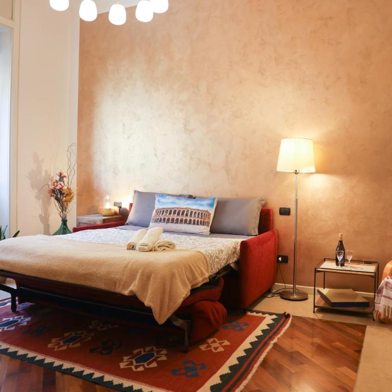 Honey Rooms Verona - camera Millefiori - Ampia Camera Matrimoniale - 1