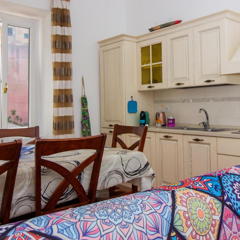 Appartamento in centro Alghero (Casa Gilbert) - Appartamento con 3 Camere da Letto - 50