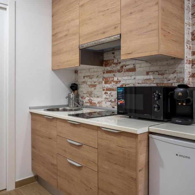 Emily Suites - Habitación Doble con balcón - 5