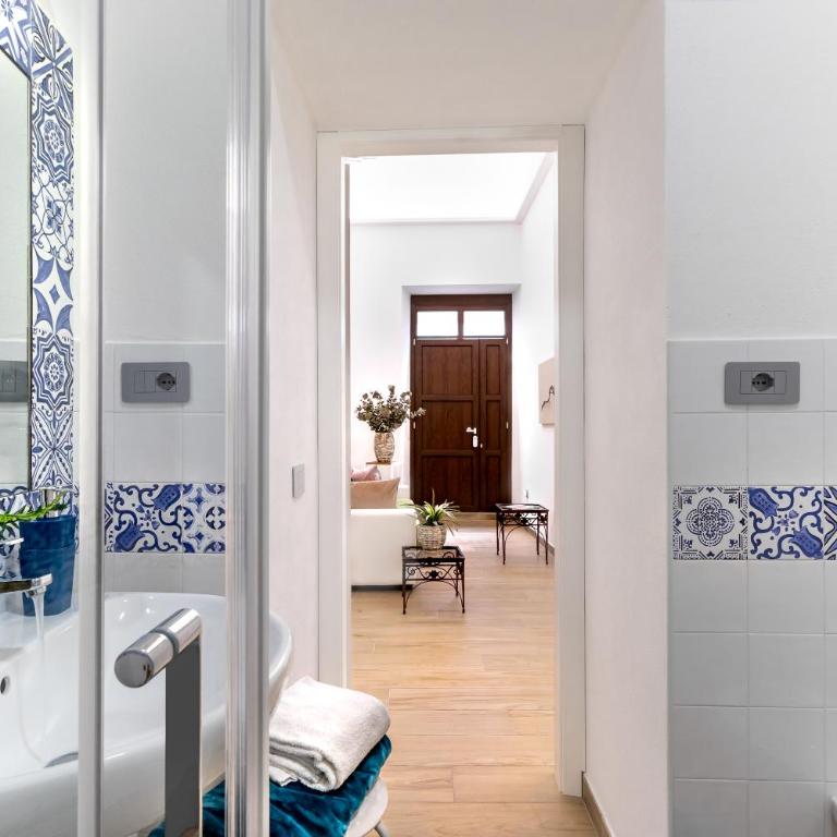 Artis Rooms Guesthouse - Camera Matrimoniale con Bagno Privato Esterno - 13