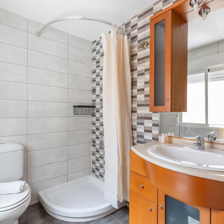 Sunny retreat near Alicante Central Market - Two-Bedroom Apartment - 17