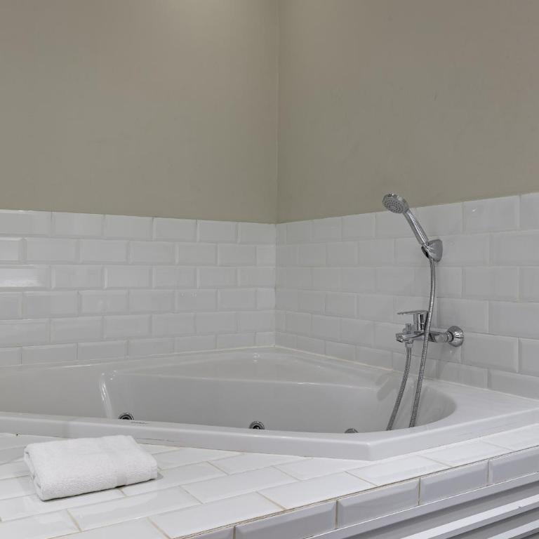 Ola Living Hostal Diagonal - Superior Double Room - 34
