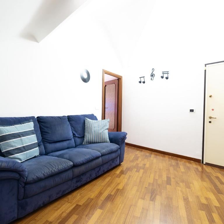 Airport & Sea, Large Music-Themed Apartment - One-Bedroom Apartment - 6