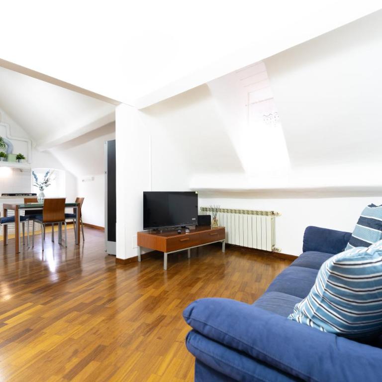 Airport & Sea, Large Music-Themed Apartment - One-Bedroom Apartment - 3