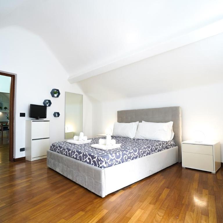 Airport & Sea, Large Music-Themed Apartment - One-Bedroom Apartment - 2