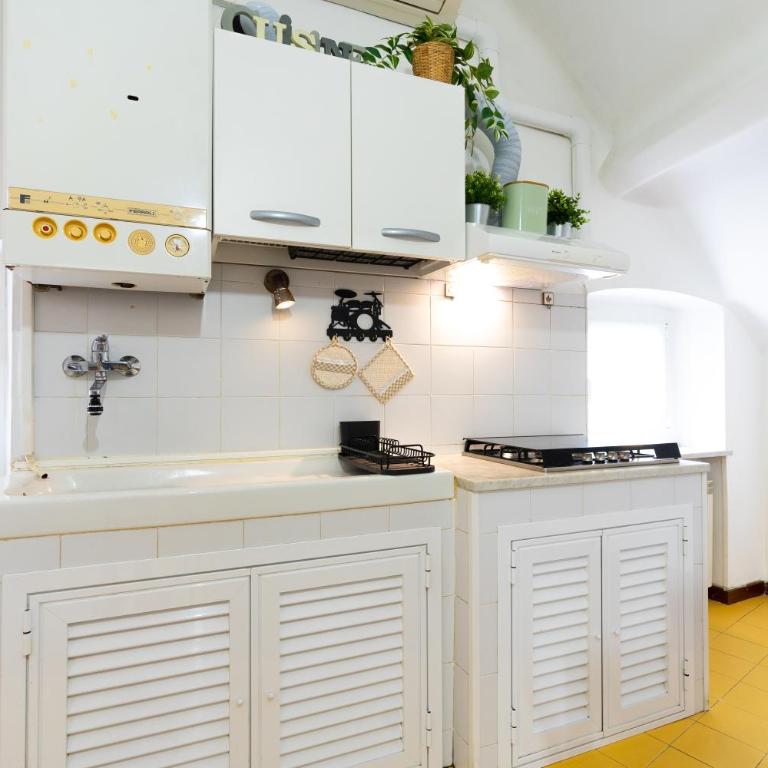 Airport & Sea, Large Music-Themed Apartment - One-Bedroom Apartment - 7