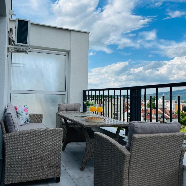 GOLDEN SS Studio - One-Bedroom Apartment with Balcony and Mountain View - 27