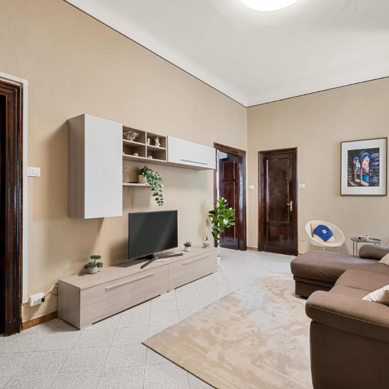 Casa dei Mille - Three-Bedroom Apartment with Balcony - 30